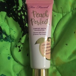 Peach Perfect Foundation in Vanilla.